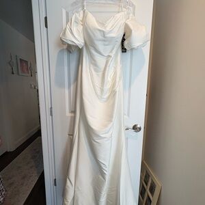 Elegant Off-Shoulder White Wedding Gown